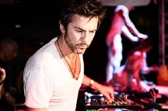Tommy Vee Live Show